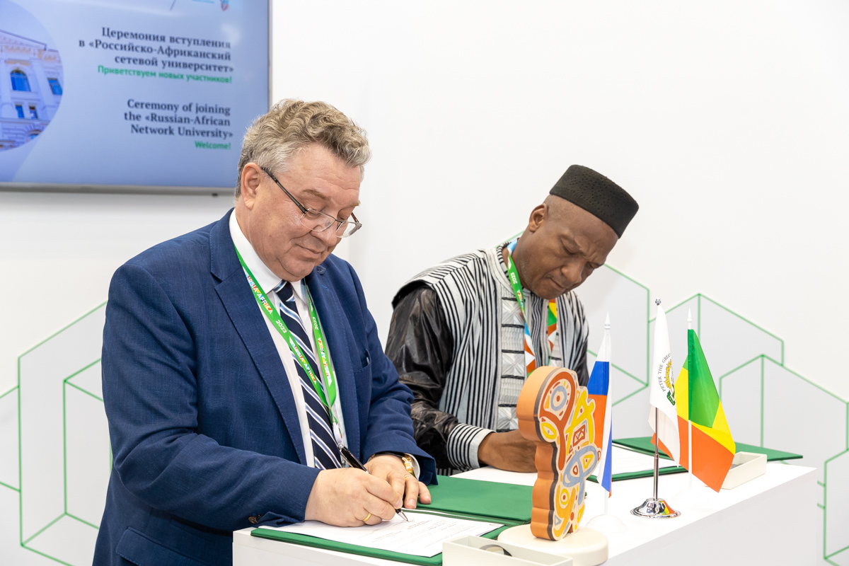 Rector of Polytechnic Andrei Rudskoi and Rector of the University of Languages and Humanities of Bamako Traore Idrissa